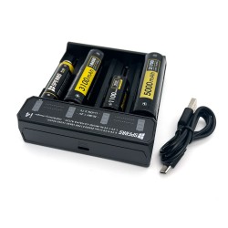 CARICA BATTERIE CON INDICATORE LED A 4 SLOT